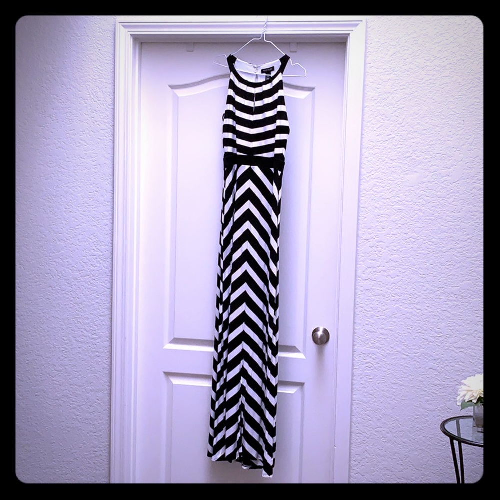 Black & White Maxi Dress!